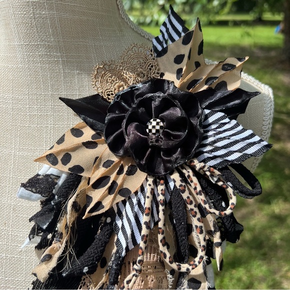 Scrappy Fabric Flower Pin/Brooch/Corsage - Picture 2 of 2